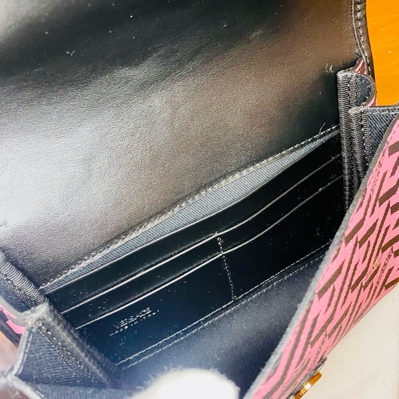 🎉 SALE 🎉 NEW Versace Pink La Greca Signature Coated Canvas Chain Crossbody Bag - Picture 15 of 17